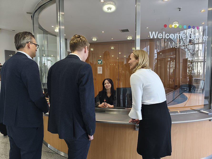 Empfangskiosk im Welcome Center München