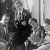 Schwarz/weiß-Foto: Thomas Mann mit Erika, Ehefrau Katia und Klaus (v.l.n.r.), 1929