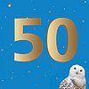 Goldene Zahl 50 auf leuchtend blauem Hintergrund mit kleinem Kopf einer Schneeeule in der rechten unteren Ecke
