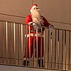 Nikolaus stehend auf Balkon eines modernen Gebäudes