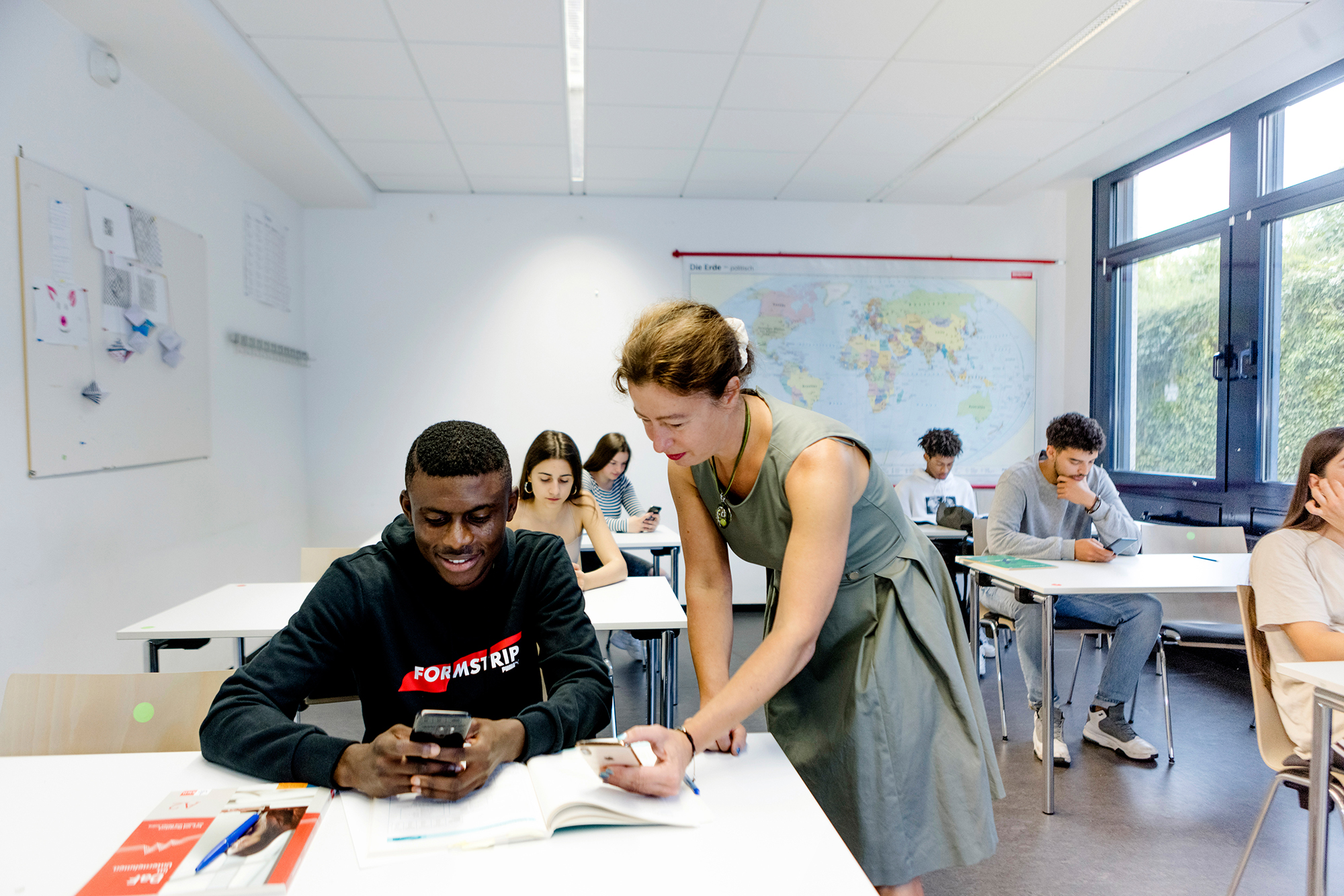 Foto: eine Deutschklasse beim Lernen