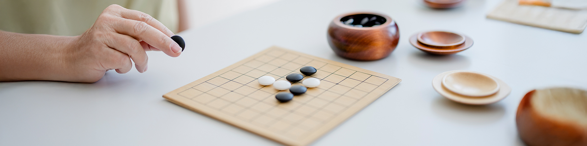 Spielbrett im Einsatz bei einem Kurs zum "Go"-Spielen