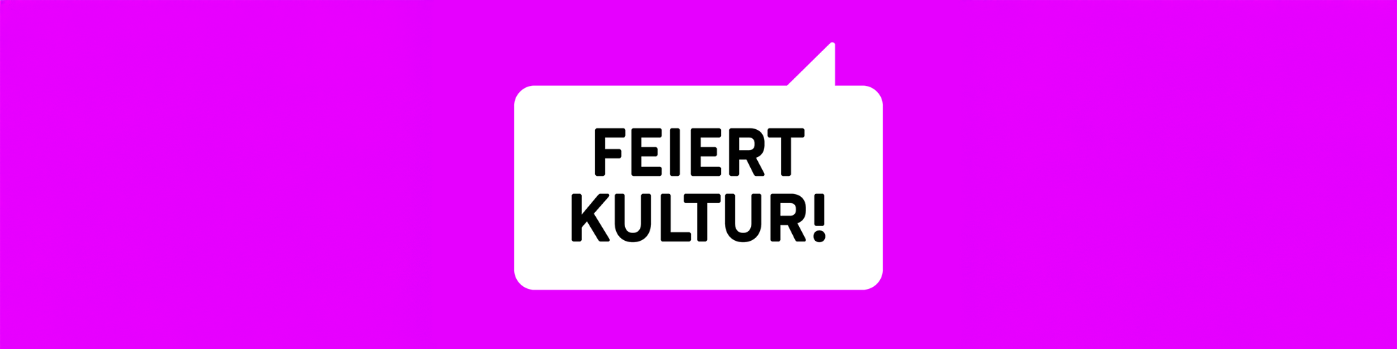 Weiße Sprechbalse mit schwarzer Schrift "Feiert Kultur!" auf pinkfarbenem Hintergrund