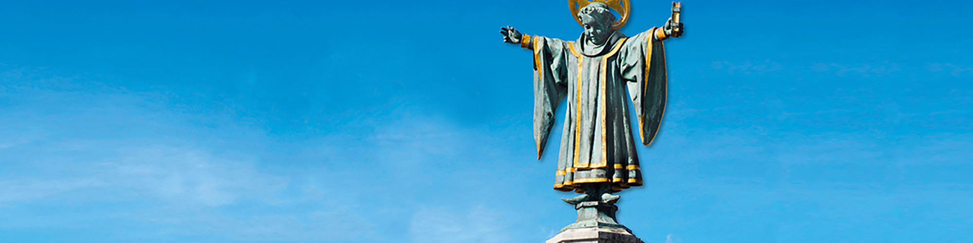 Münchner Kindl vor blauem Himmel