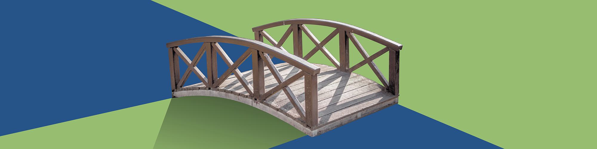 Brücke vor grün-blauem Hintergrund