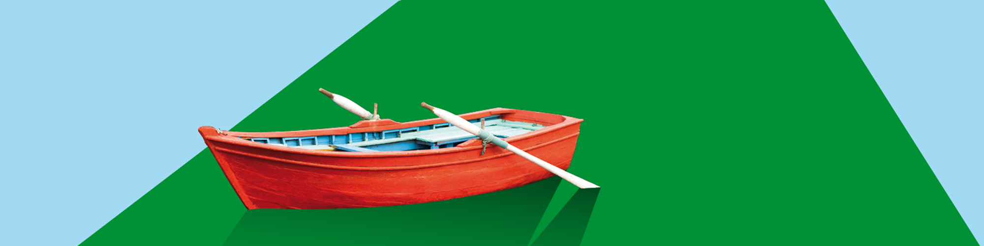 rotes Boot vor türkis-grünem Hintergrund