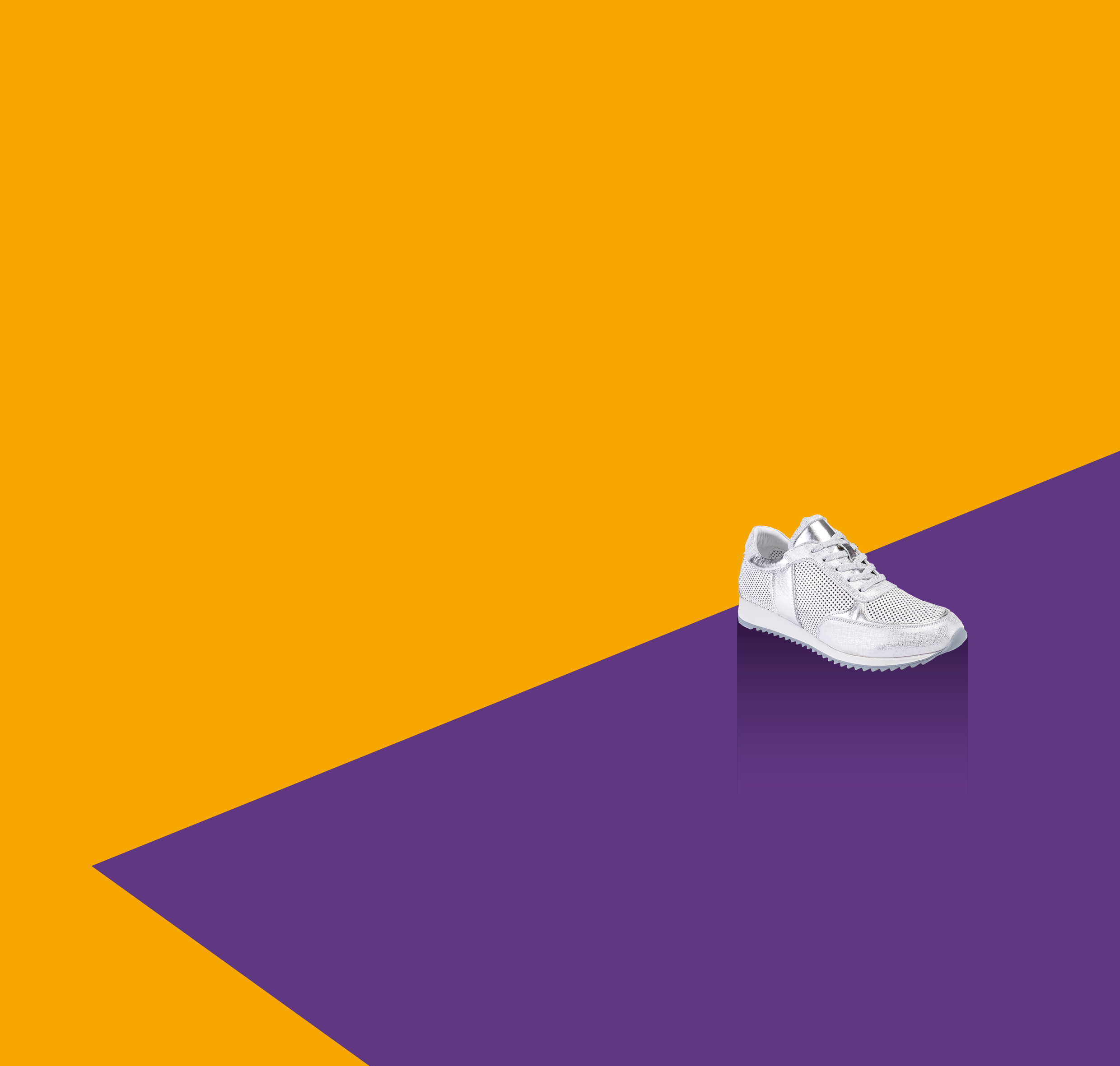 weißer Turnschuh vor lila-gelbem Hintergrund